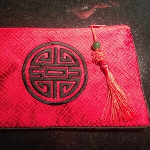 Woman little siilk bag with zipper. New & pretty!